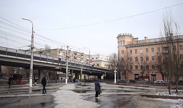 В Волгограде обследуют нуждающийся в ремонте Комсомольский путепровод