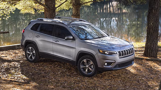 Новое лицо и просторный салон Jeep Cherokee 2019