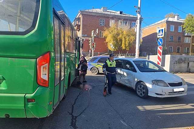 В Екатеринбурге ребенок пострадал в ДТП с автобусом