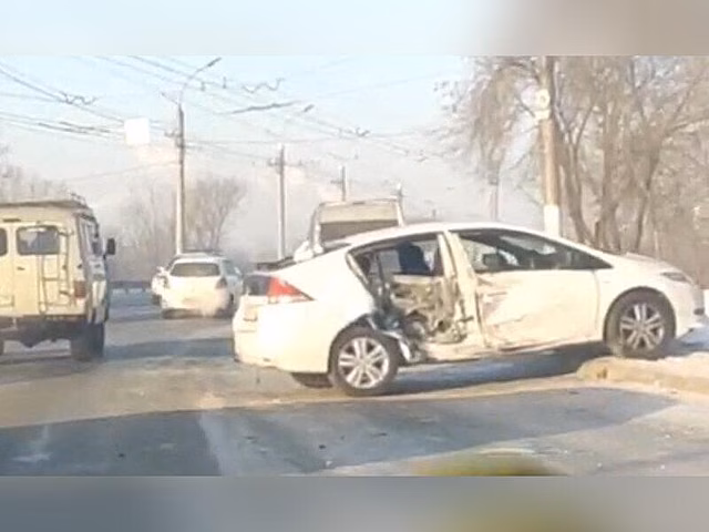 Маршрутка и легковушка столкнулись в Чите