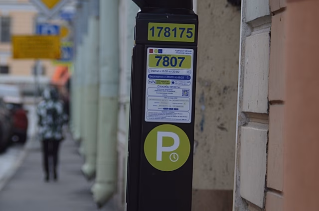 Как в Петербурге найти бесплатную парковку