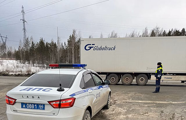 На трассе Пермь — Екатеринбург образовалась длинная пробка