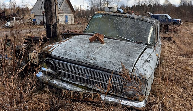 Фото дня: забытый фургончик «Москвич»