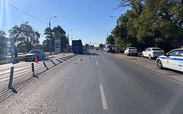 В Крыму на трассе легковушка столкнулась с автобусом