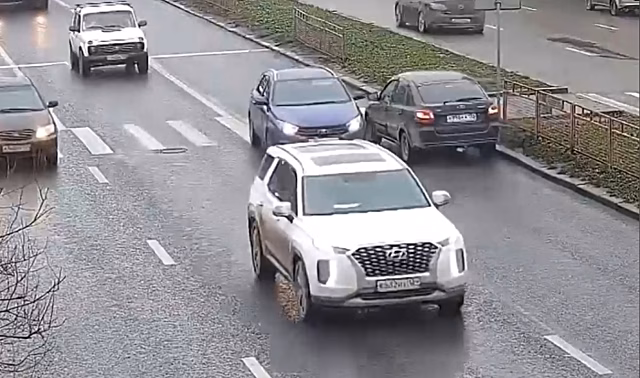 В Волгограде ищут водителя, выехавшего на встречку в Кировском районе
