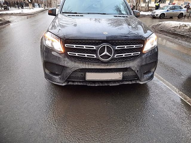 В Самаре водитель Mercedes-Benz сбил женщину-пешехода