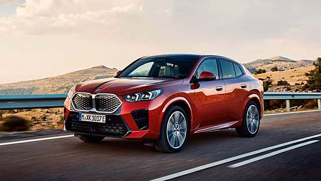 BMW представила доступную версию iX2 Pure Edition