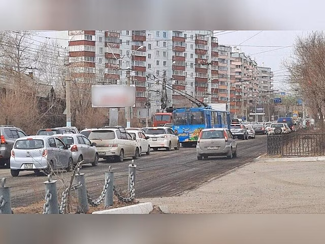 Дорожный ремонт на Шилова и Новобульварной спровоцировал пробки в Чите