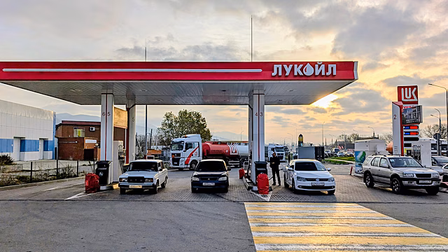 Рост цен на бензин в России замедлился до месячного минимума