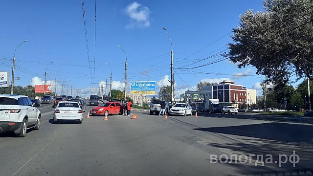 Младенец пострадал в ДТП на перекрестке Можайского - Пошехонское в Вологде
