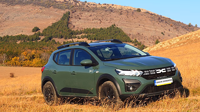 Dacia Sandero отняла у Tesla Model Y звание самого продаваемого автомобиля в Европе