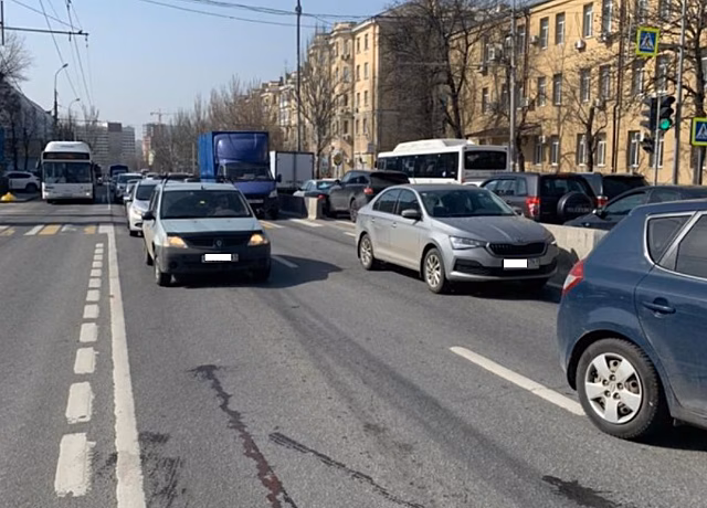Шел по зебре: в Ростове иномарка сбила мужчину