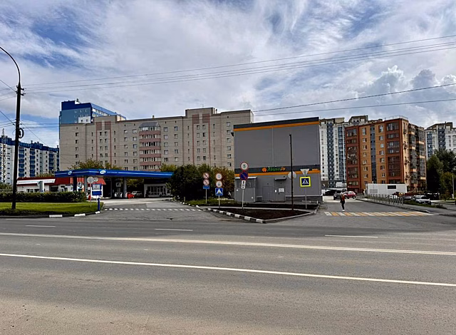 В Калининграде вскрыли асфальт на недавно принятой в эксплуатацию дороге