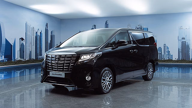 Toyota Alphard на вторичке: все, что важно знать перед покупкой минивэна
