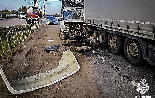 На трассе М-1 столкнулись пять грузовиков