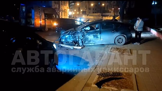 Двое госпитализированы: страшное ДТП произошло в центре Владивостока этой ночью