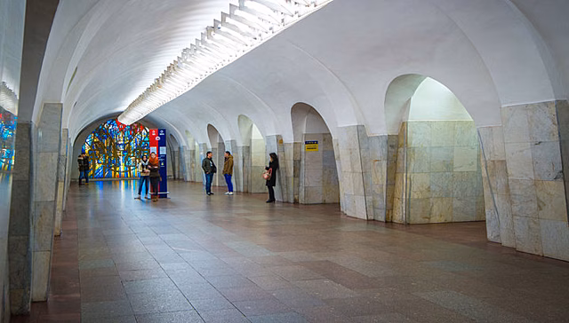 Сломанный светофор затруднил движение на оранжевой ветке метро