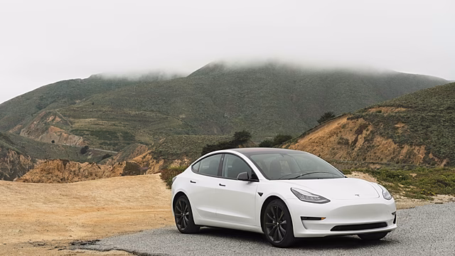 Tesla отзывает более 2 млн автомобилей
