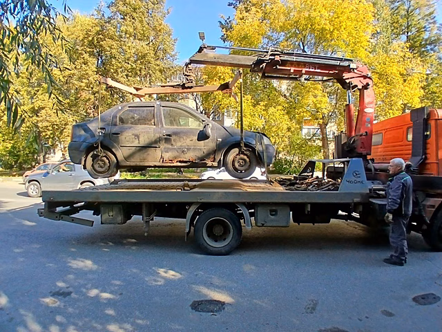 53 брошенных и разобранных автомобилей убрали с улиц Ленинского района