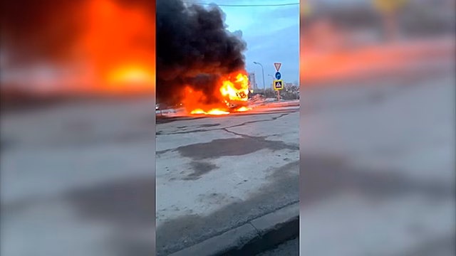 Появилось фото сгоревшего в Екатеринбурге автобуса