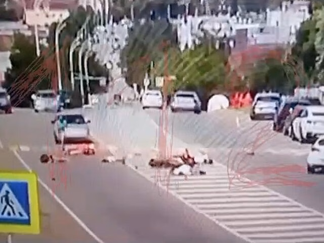 Мотоциклист сбил четырех пешеходов на Кубани