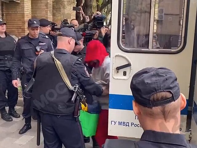 Для блогера Блиновской запросили домашний арест