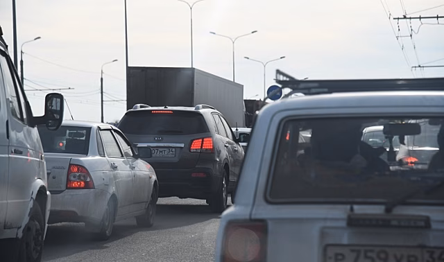В Волгограде ДТП парализовало движение на Третьей Продольной 11 июня