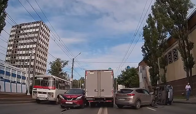 Четыре машины столкнулись на Сормовском шоссе