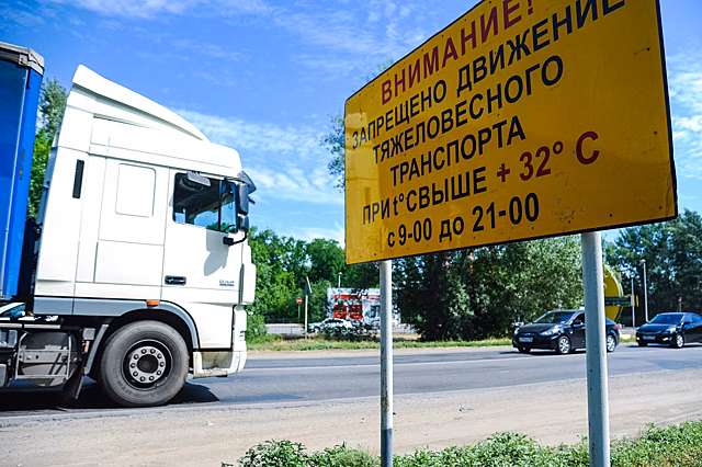В Калининграде из-за жары на месяц перекроют движение автомобилей на 27 дорогах