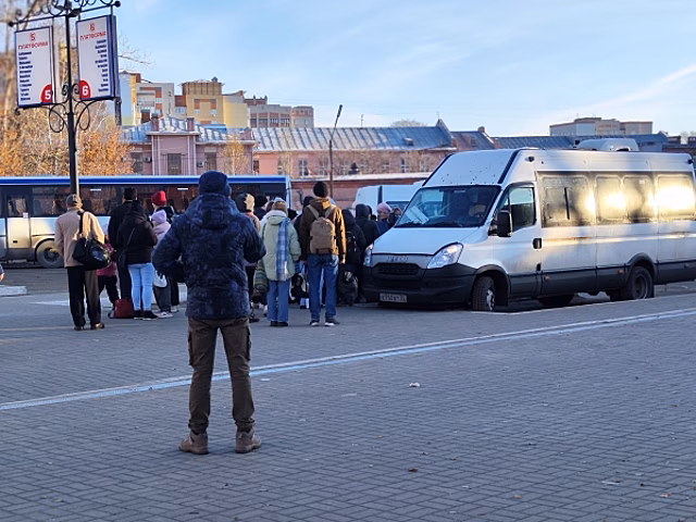 Водитель маршрутки № 37 запер тюменцев в салоне и ушел в туалет: подробности инцидента