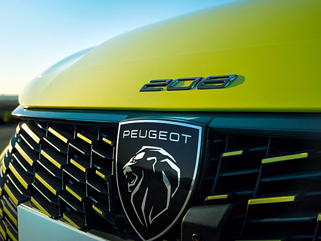 Новый Peugeot 208 появится в 2026 году и станет первым на платформе STLA Small