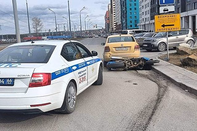 В Екатеринбурге разбился насмерть ехавший слишком быстро мотоциклист