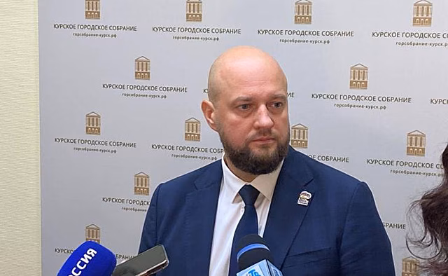 Мэр Курска Евгений Маслов вновь раскритиковал курян, паркующихся на тротуарах и газонах