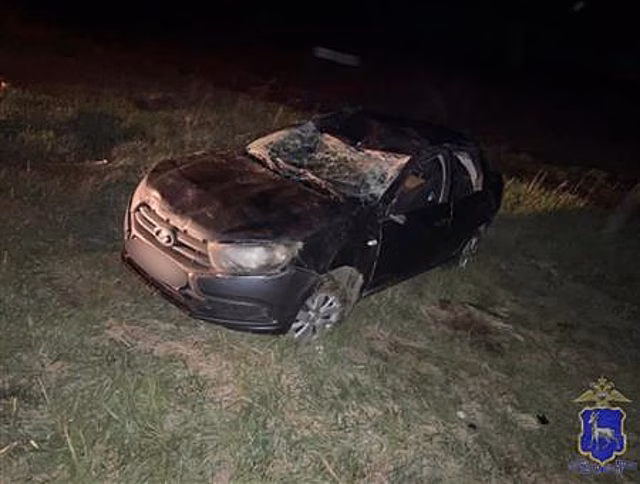 В Кинель-Черкасском Lada Granta перевернулась в кювет, пострадал водитель