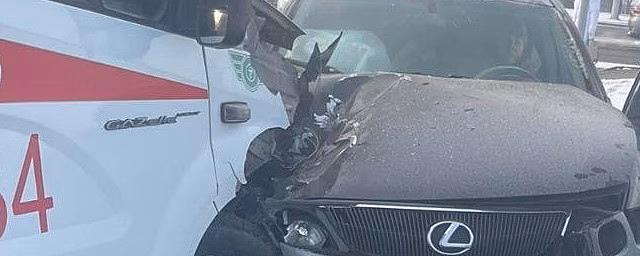 В ДТП на правобережье Красноярска пострадала медсестра скорой помощи