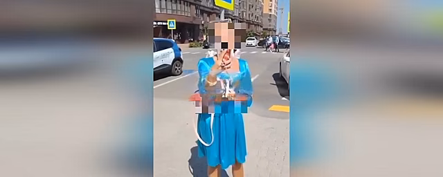 В Краснодаре блондинка у школы угрожала всем расправой из-за замечания о парковке