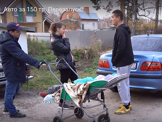 Известный блогер подарил машину калужской семье