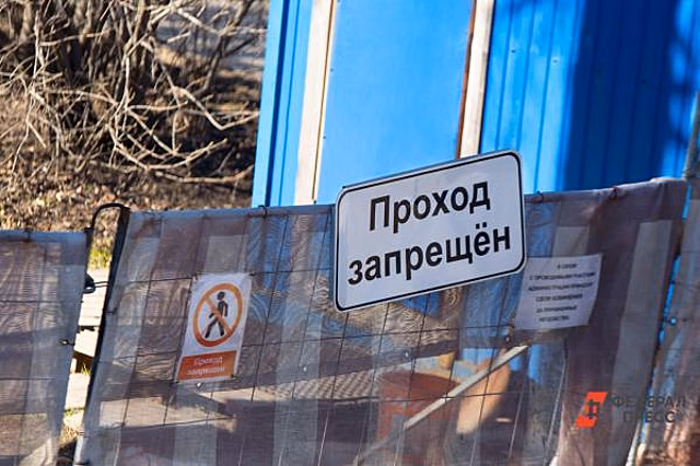 Строители нового автовокзала в Екатеринбурге заплатят за разбитую забором Audi