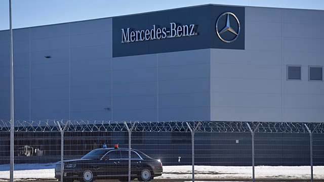 Mercedes-Benz продал завод подмосковному дилеру и покидает Россию