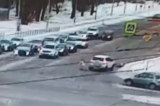 В Кемерове на пешеходном переходе сбили женщину с ребенком в коляске