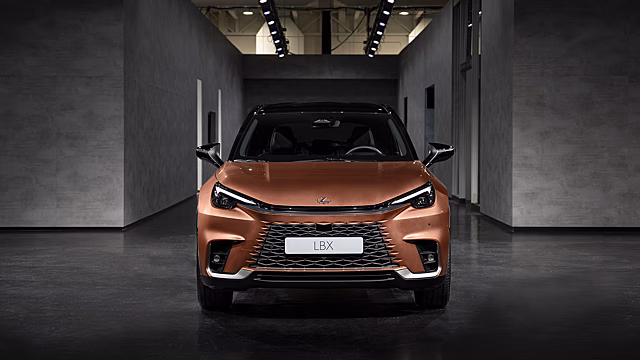 Lexus сможет продавать в России свой новый кроссовер