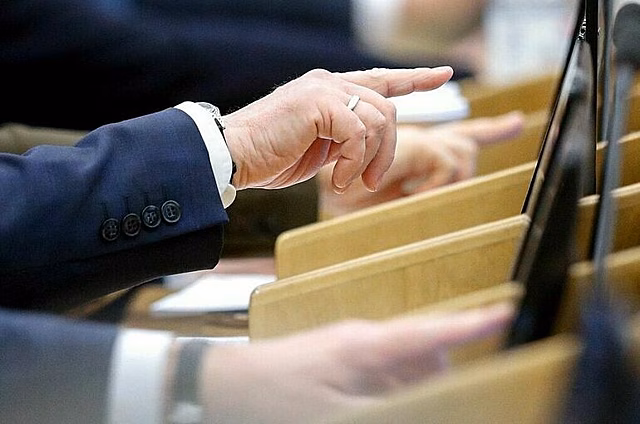 Госдума приняла в первом чтении законопроект об ответственности за тонировку в авто