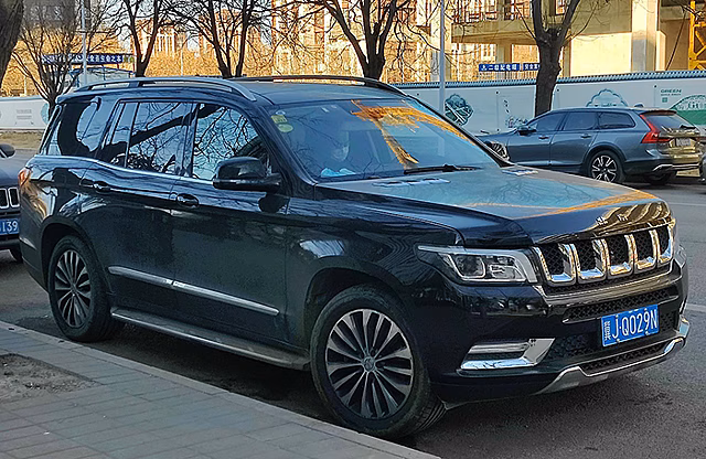 Китайский внедорожник Beijing BJ90 подешевел в 2,5 раза. Это копия Mercedes-Benz GLS
