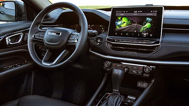 Jeep рассекретил обновлённый кроссовер Compass