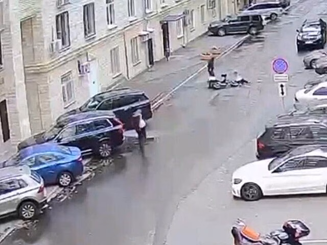 Неизвестный на электровелосипеде сбил пожилую женщину на Ленинском проспекте