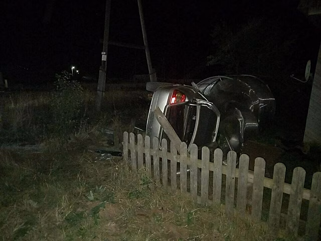 В Афанасьевском районе водитель «Тойоты» уложил свою машину на бок и травмировал свои манёвром пассажирку легковушки