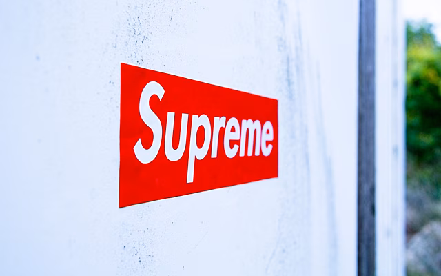 Владелец North Face и Timberland купит бренд уличной одежды Supreme за $2,1 млрд