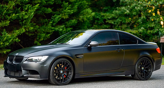 На продажу выставлено крайне редкое и очень чёрное купе BMW M3
