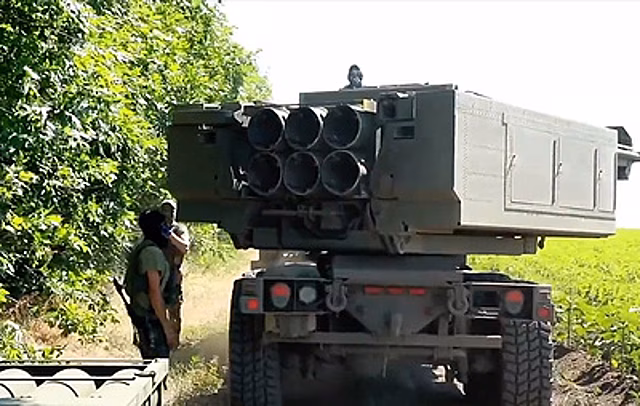 В Херсонской области заявили, что ВСУ выпустили три ракеты из HIMARS по Антоновскому мосту