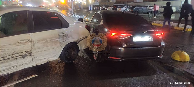 В центре Саратова во время тумана столкнулись шесть автомобилей